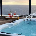 Feriehus Palace Fernandes With Jacuzzi Calheta (Madeira)