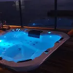 Palace Fernandes With Jacuzzi Dom wakacyjny *