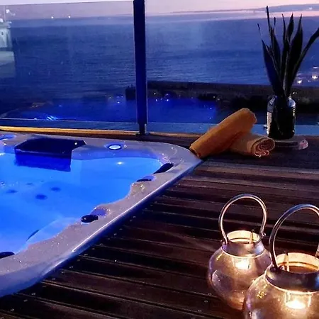 Palace Fernandes With Jacuzzi Дом отдыха Кальета